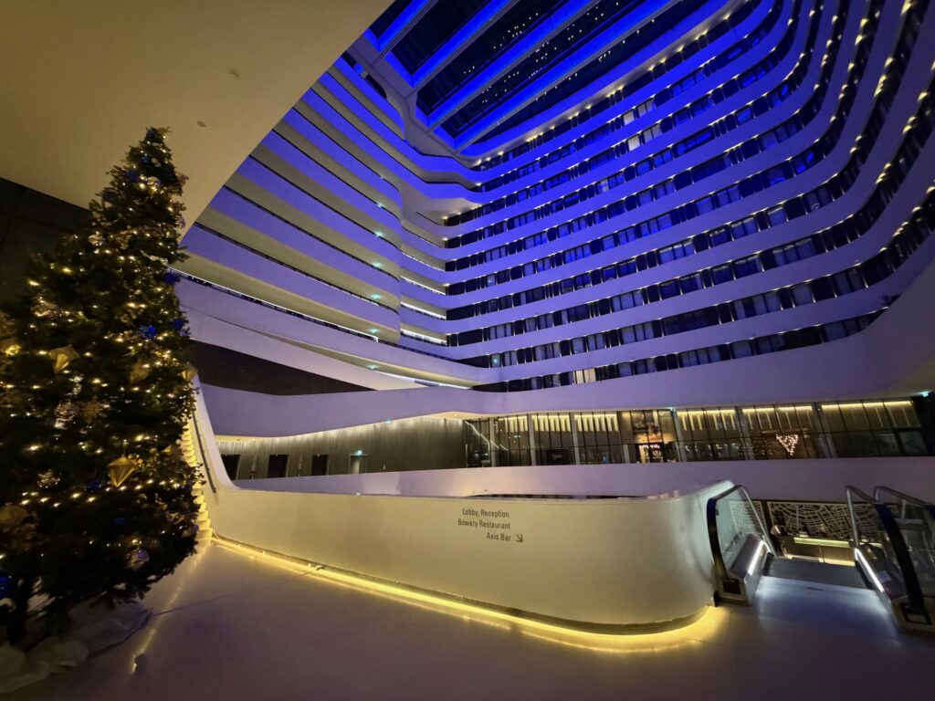 Lobby van het Hilton Amsterdam Airport Schiphol Hotel